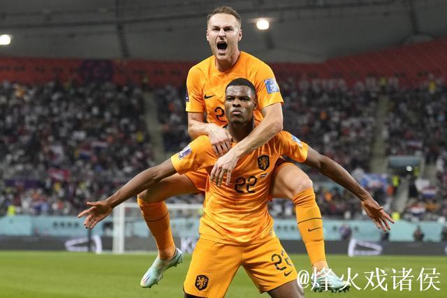 国米后卫邓弗里斯伤情不明复出无期,更换经纪人引转会猜测 国米后卫邓弗里斯伤情不明复出无期,更换经纪人引转会猜测